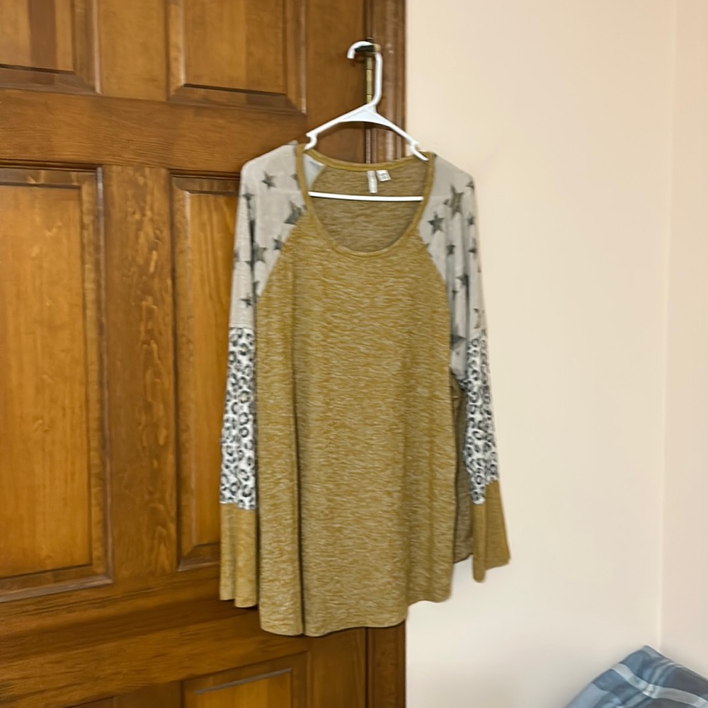 Cato 18/20W long sleeve tan round neck tunic, some wear